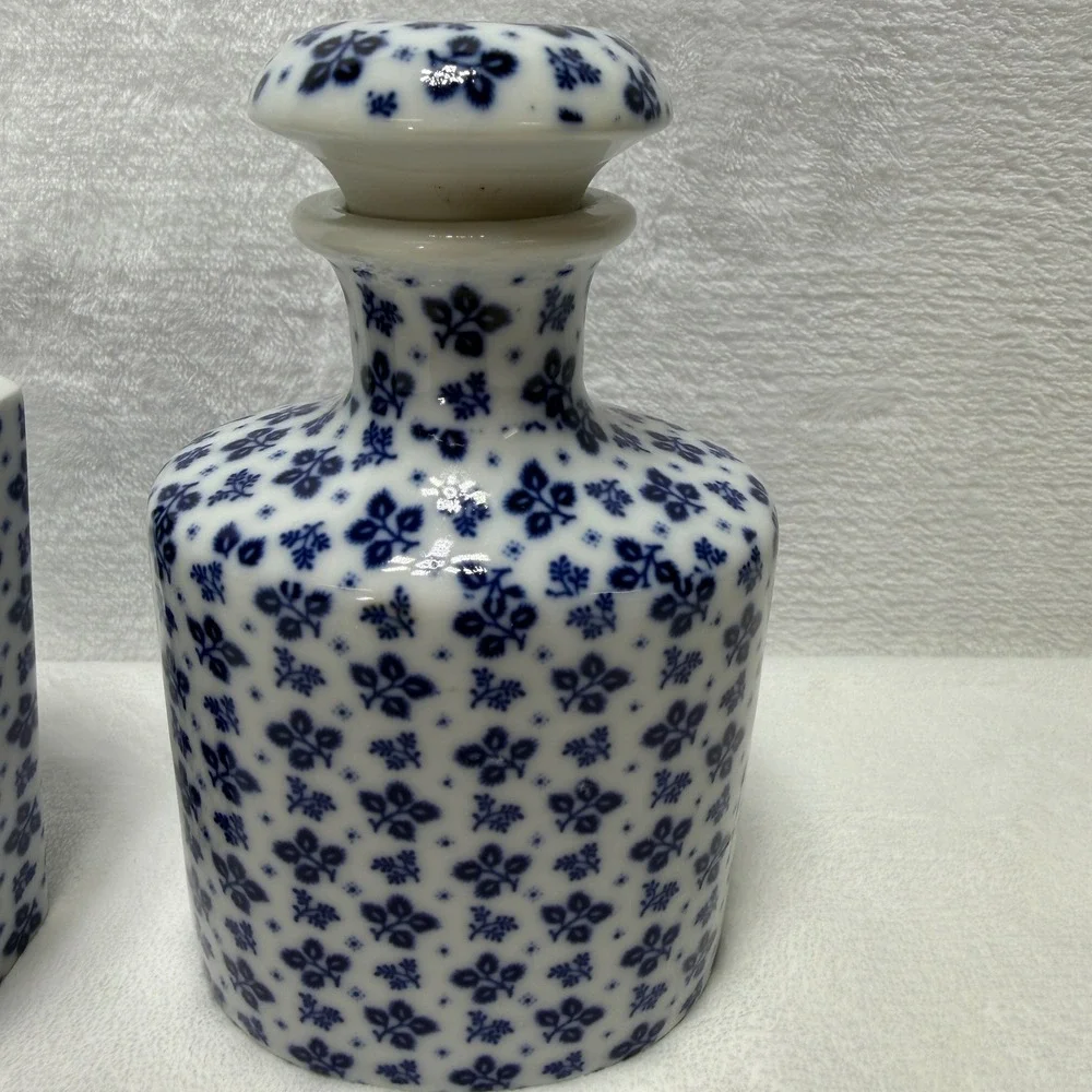 VTG 1977 MANN Blue Leaf Porcelain Decanter Bottle & Stopper Bud Vase Japan